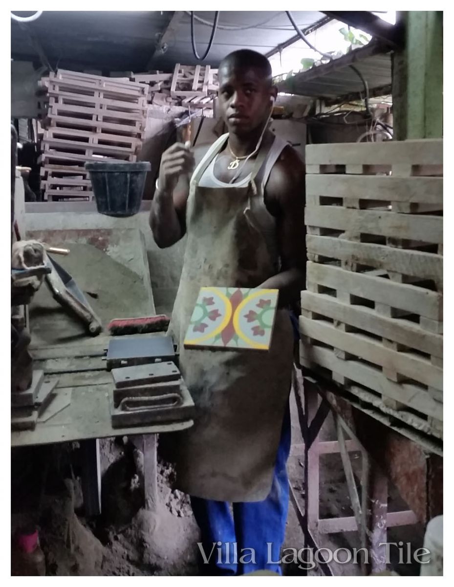 Cement tile craftsman in Havana
