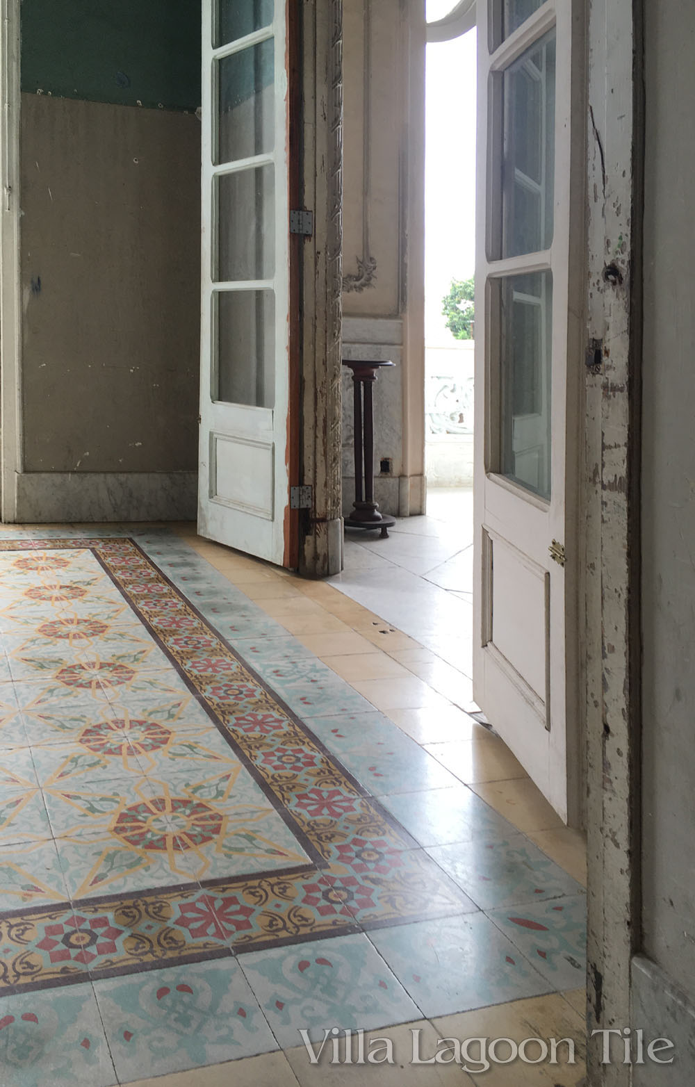 Cuban architecture has a wonderful elegance and the high ceilings that were meant to help on hot days are a joy.